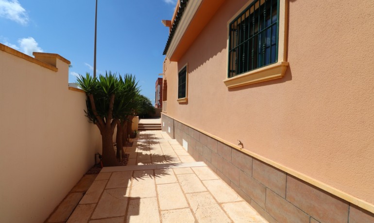 Venta - Villa -
Ciudad Quesada - La Fiesta