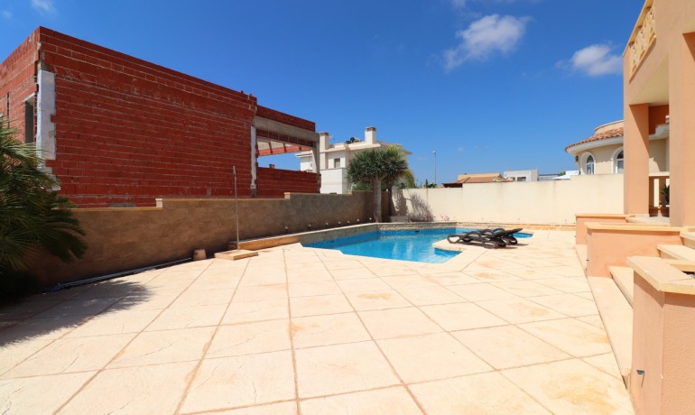 Venta - Villa -
Ciudad Quesada - La Fiesta