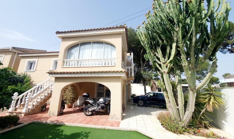 Herverkoop - Villa -
Los Balcones - Torrevieja