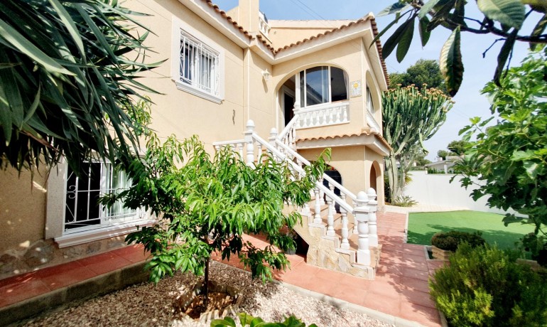 Herverkoop - Villa -
Los Balcones - Torrevieja