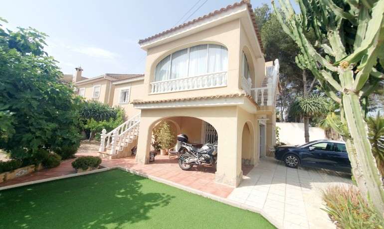 Herverkoop - Villa -
Los Balcones - Torrevieja