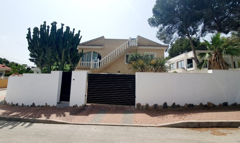 Herverkoop - Villa -
Los Balcones - Torrevieja
