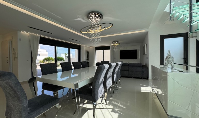 Venta - Villa -
San Miguel de Salinas - San Miguel De Salinas