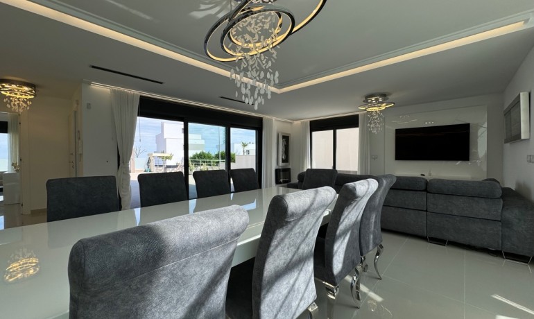 Venta - Villa -
San Miguel de Salinas - San Miguel De Salinas