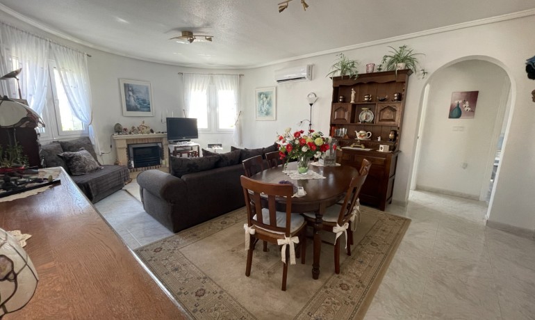 Herverkoop - Villa -
Rojales