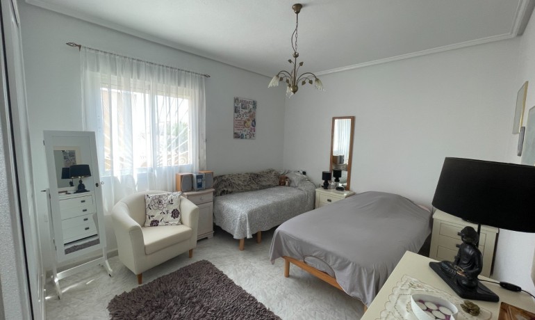 Herverkoop - Villa -
Rojales