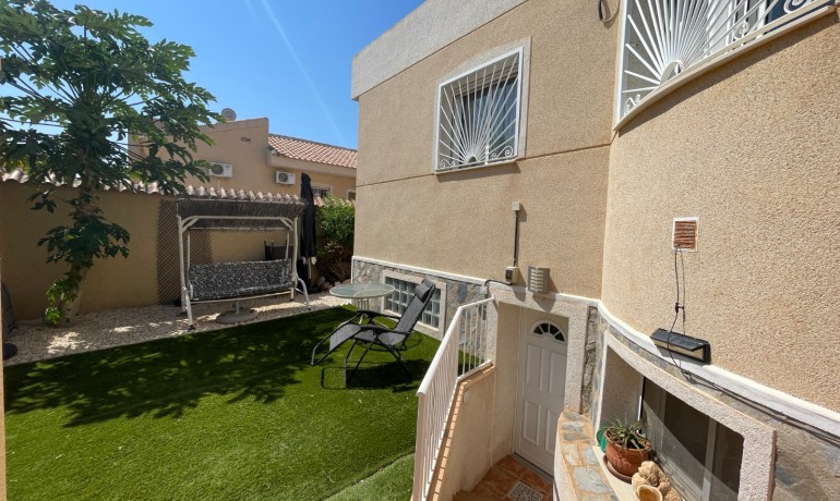 Herverkoop - Villa -
Rojales