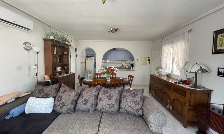 Herverkoop - Villa -
Rojales