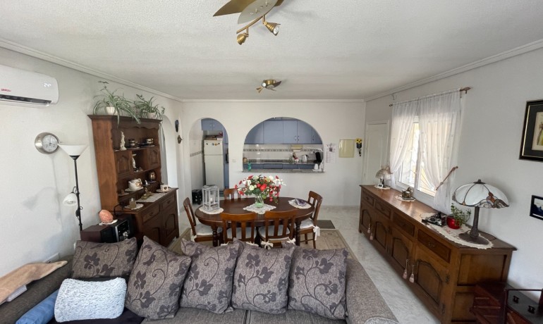 Herverkoop - Villa -
Rojales