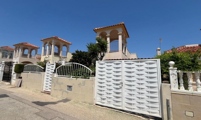 Sale - Villa -
Algorfa* - Algorfa