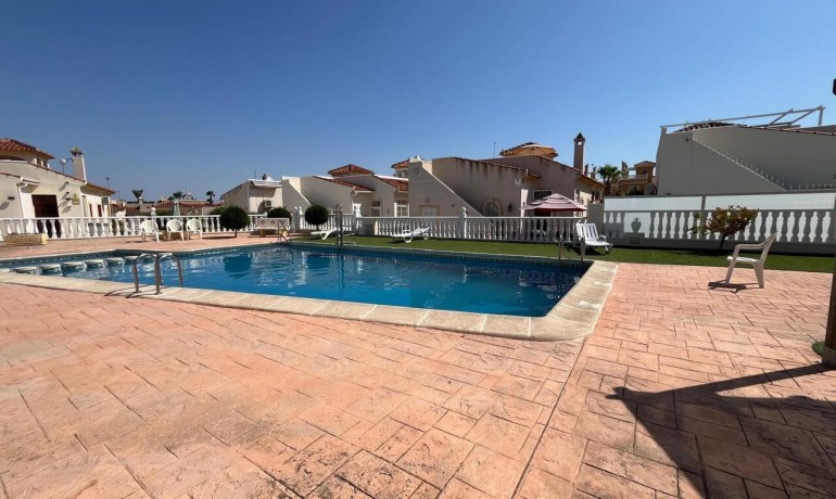 Sale - Villa -
Algorfa* - Algorfa