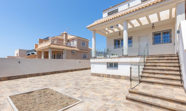 Herverkoop - Villa -
Torrevieja* - Aguas Nuevas