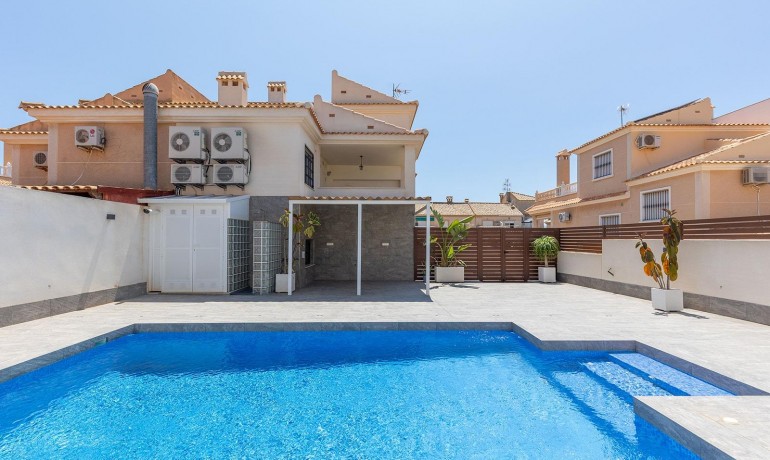 Herverkoop - Villa -
Torrevieja* - Aguas Nuevas