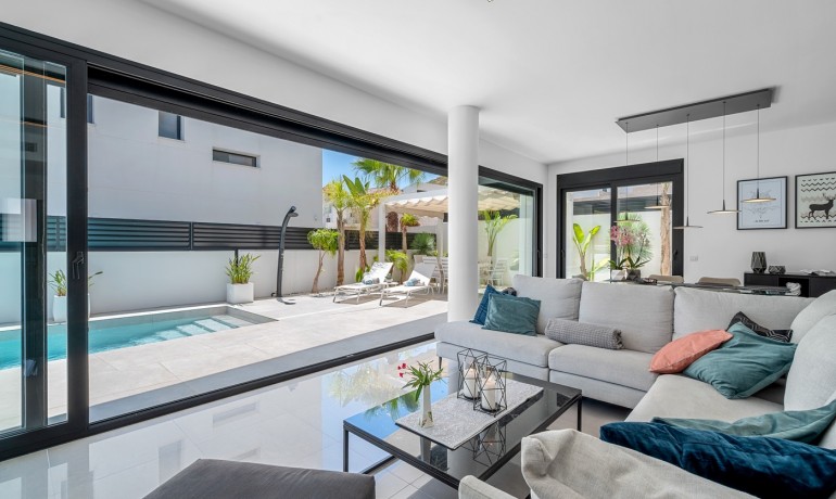 Sale - Villa -
Guardamar del Segura* - Guardamar Del Segura