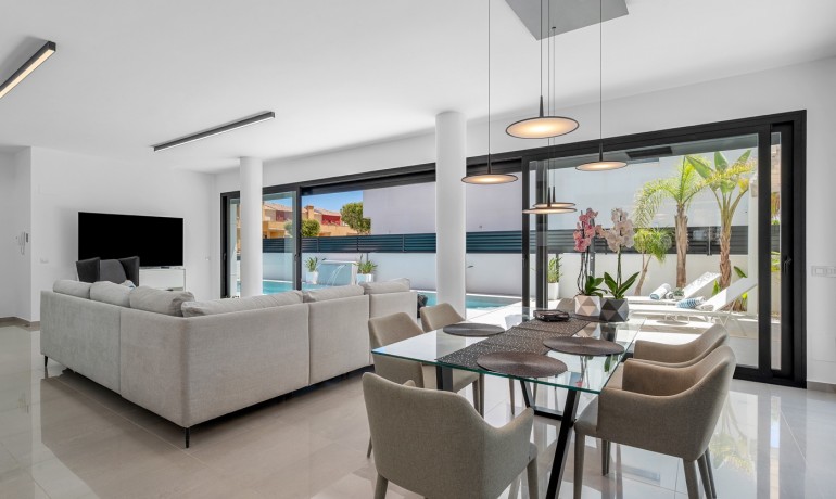 Sale - Villa -
Guardamar del Segura* - Guardamar Del Segura