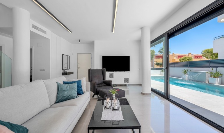 Sale - Villa -
Guardamar del Segura* - Guardamar Del Segura