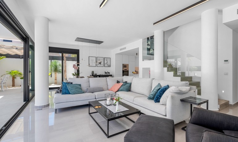 Sale - Villa -
Guardamar del Segura* - Guardamar Del Segura