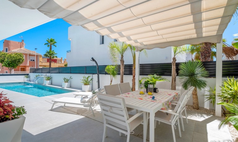 Sale - Villa -
Guardamar del Segura* - Guardamar Del Segura