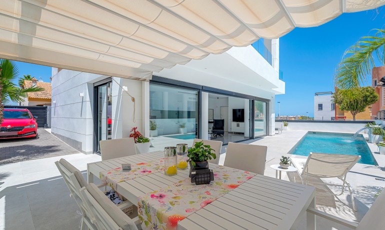 Sale - Villa -
Guardamar del Segura* - Guardamar Del Segura