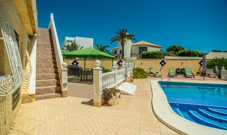 Herverkoop - Villa -
Torrevieja* - La Siesta