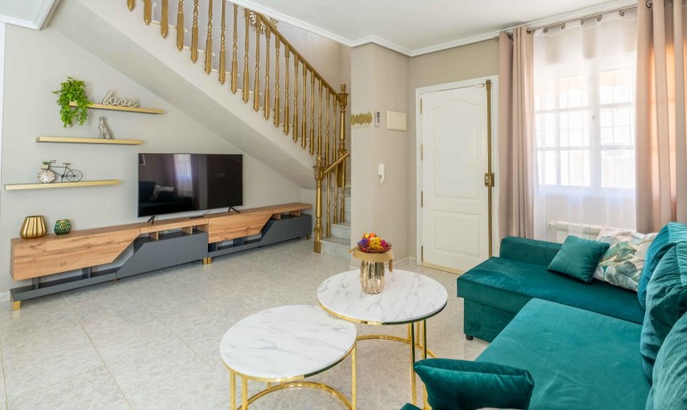 Herverkoop - Villa -
Orihuela Costa* - Punta Prima