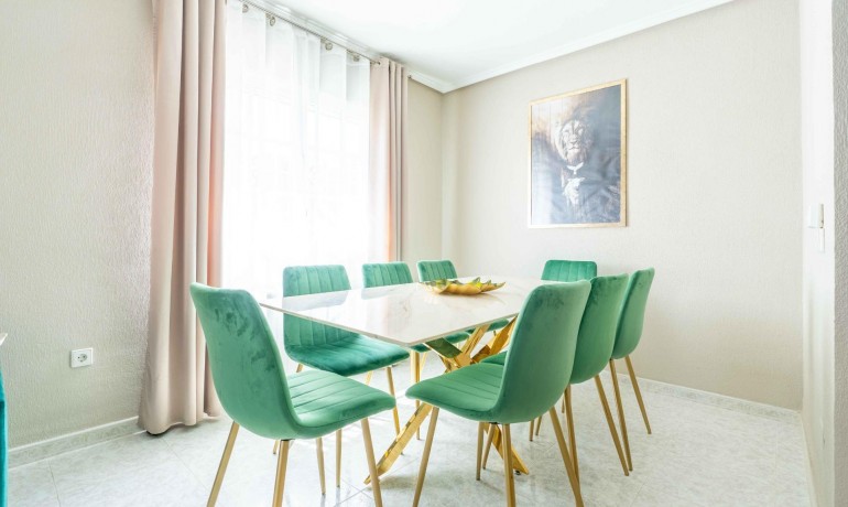 Herverkoop - Villa -
Orihuela Costa* - Punta Prima