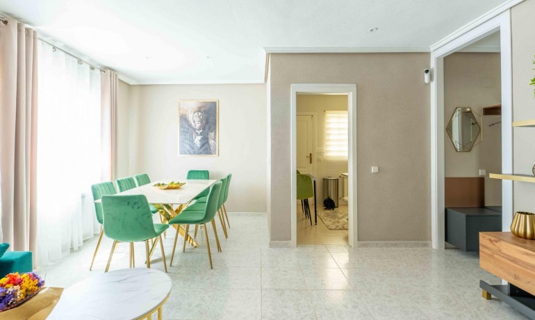 Herverkoop - Villa -
Orihuela Costa* - Punta Prima