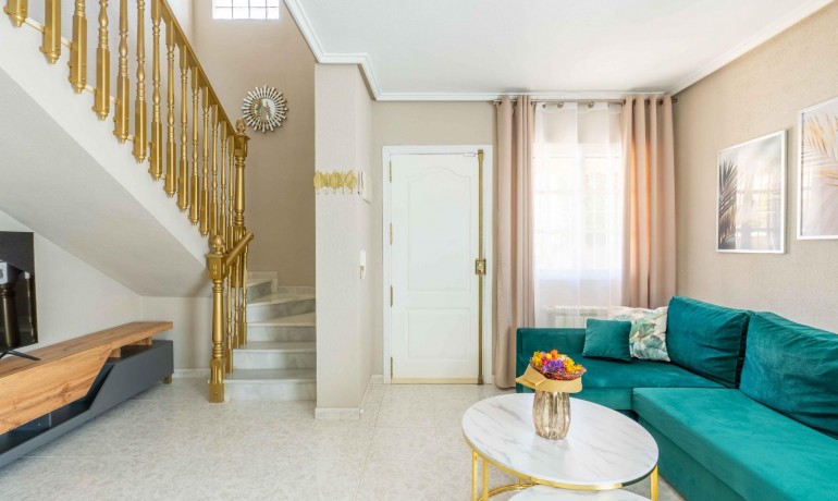 Herverkoop - Villa -
Orihuela Costa* - Punta Prima