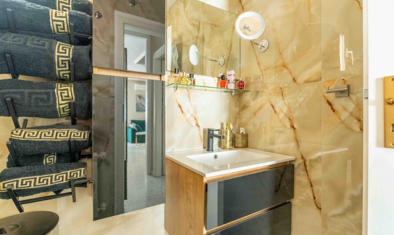 Herverkoop - Villa -
Orihuela Costa* - Punta Prima