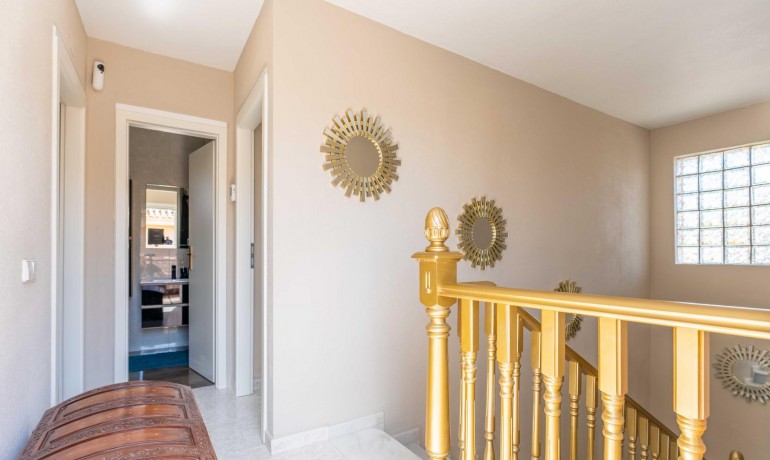 Herverkoop - Villa -
Orihuela Costa* - Punta Prima