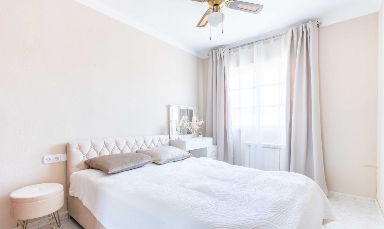 Herverkoop - Villa -
Orihuela Costa* - Punta Prima