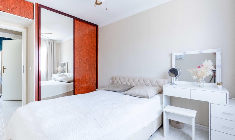 Herverkoop - Villa -
Orihuela Costa* - Punta Prima