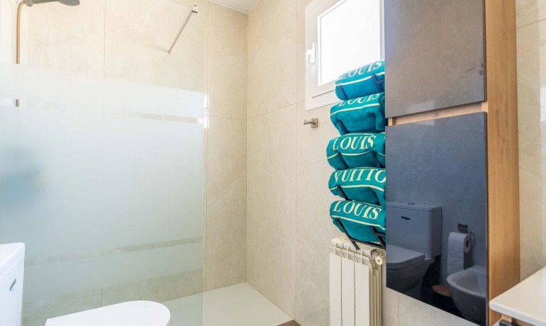 Herverkoop - Villa -
Orihuela Costa* - Punta Prima