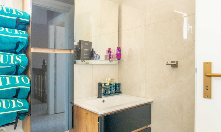 Herverkoop - Villa -
Orihuela Costa* - Punta Prima