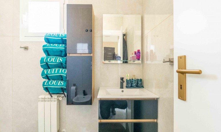 Herverkoop - Villa -
Orihuela Costa* - Punta Prima