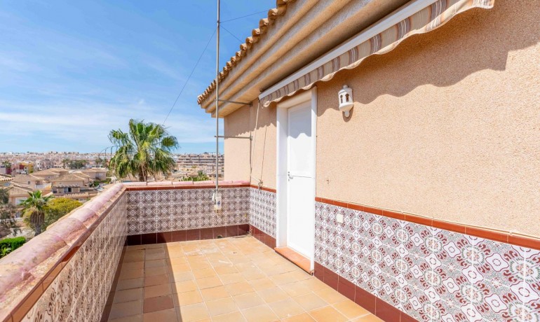 Herverkoop - Villa -
Orihuela Costa* - Punta Prima