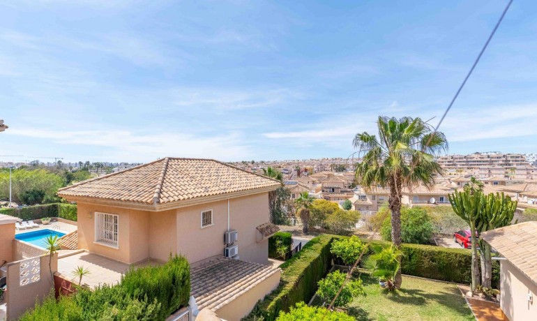Herverkoop - Villa -
Orihuela Costa* - Punta Prima