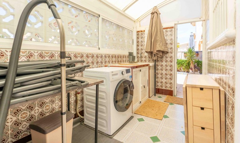 Herverkoop - Villa -
Orihuela Costa* - Punta Prima