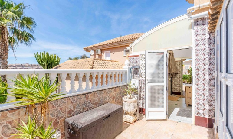 Herverkoop - Villa -
Orihuela Costa* - Punta Prima