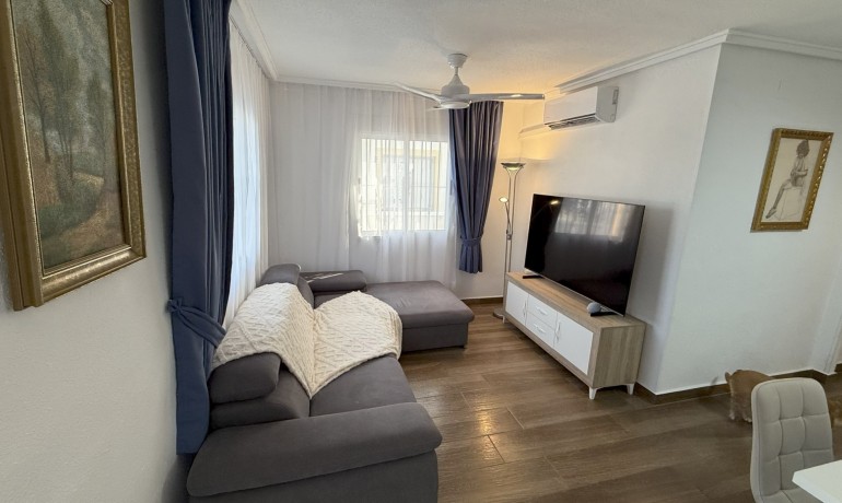 Herverkoop - Huis -
Orihuela Costa* - La Zenia