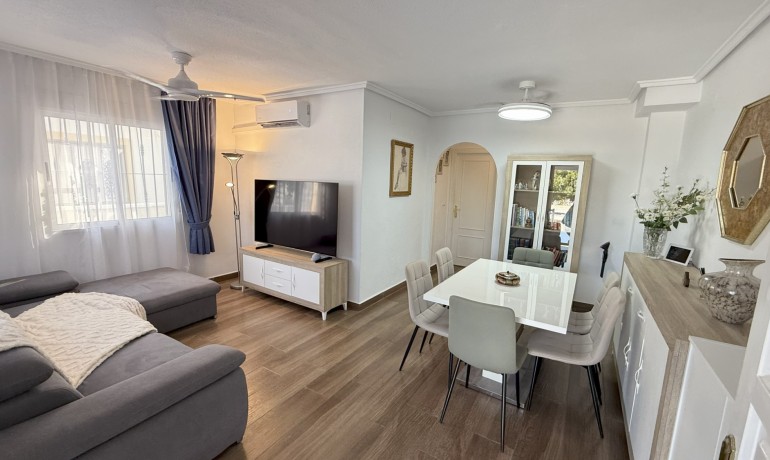 Herverkoop - Huis -
Orihuela Costa* - La Zenia