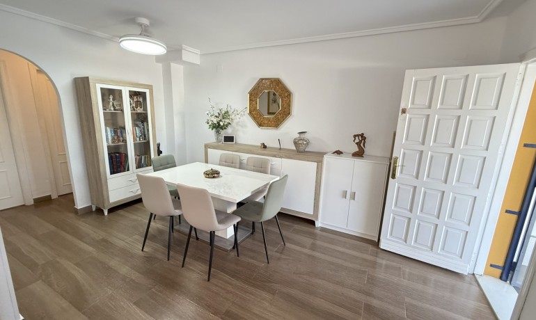 Herverkoop - Huis -
Orihuela Costa* - La Zenia