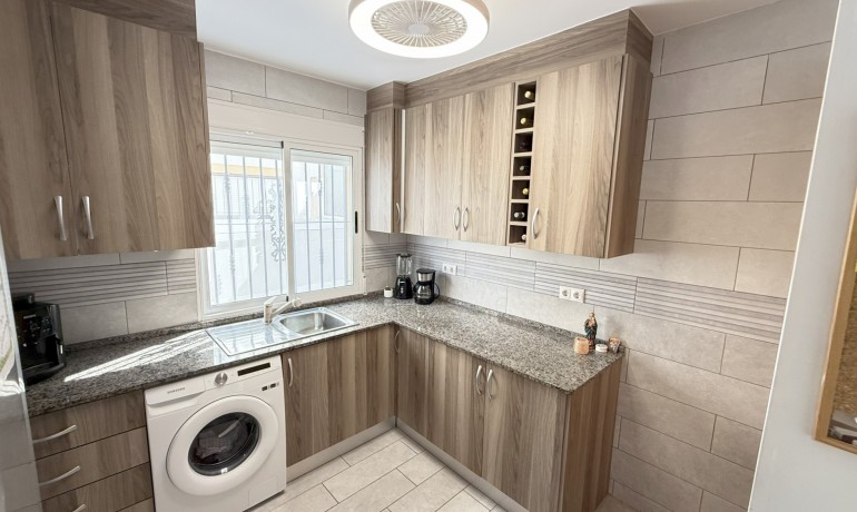 Herverkoop - Huis -
Orihuela Costa* - La Zenia