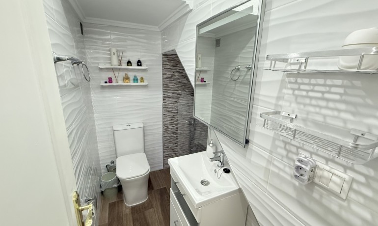 Herverkoop - Huis -
Orihuela Costa* - La Zenia