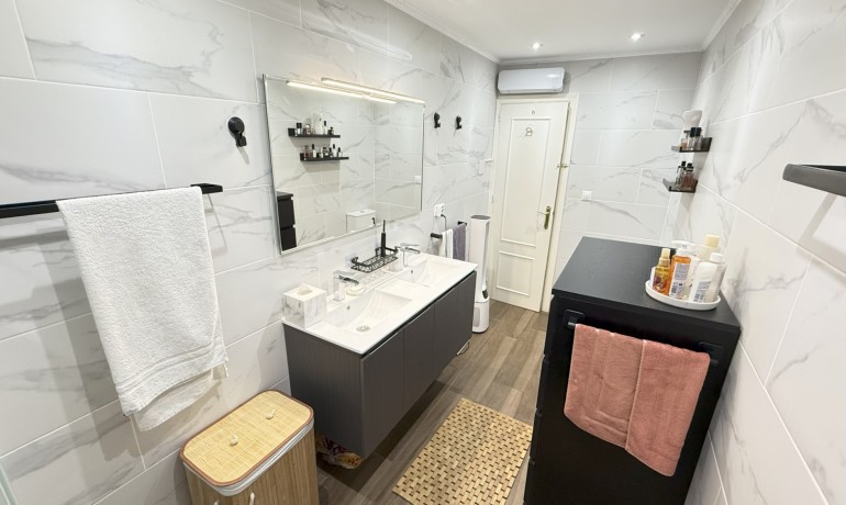 Herverkoop - Huis -
Orihuela Costa* - La Zenia