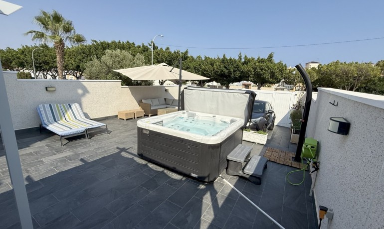 Herverkoop - Huis -
Orihuela Costa* - La Zenia