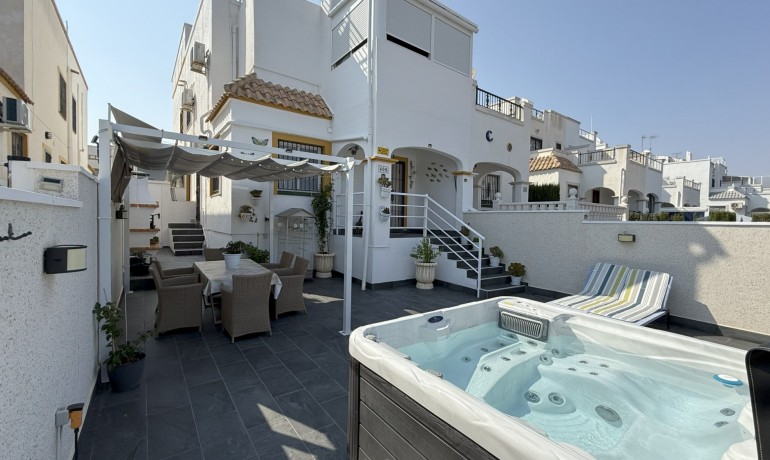 Herverkoop - Huis -
Orihuela Costa* - La Zenia