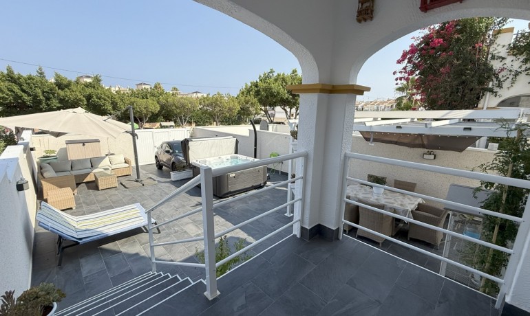 Herverkoop - Huis -
Orihuela Costa* - La Zenia