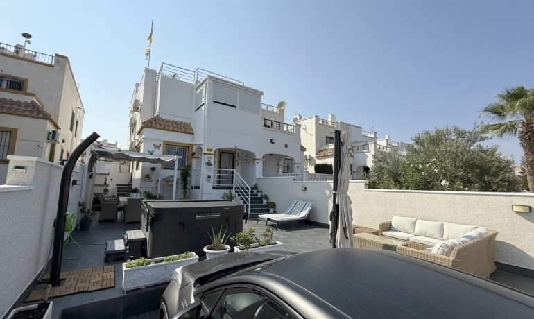 Herverkoop - Huis -
Orihuela Costa* - La Zenia