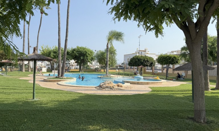 Herverkoop - Huis -
Orihuela Costa* - La Zenia